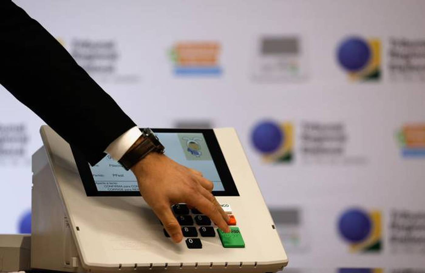 Eleitores podem ajudar a fiscalizar as eleições 2026 e denunciar possíveis irregularidades durante a campanha episode artwork